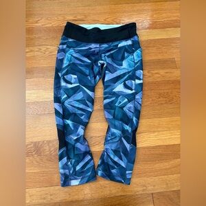 Lululemon Geometric Blue capri Leggings